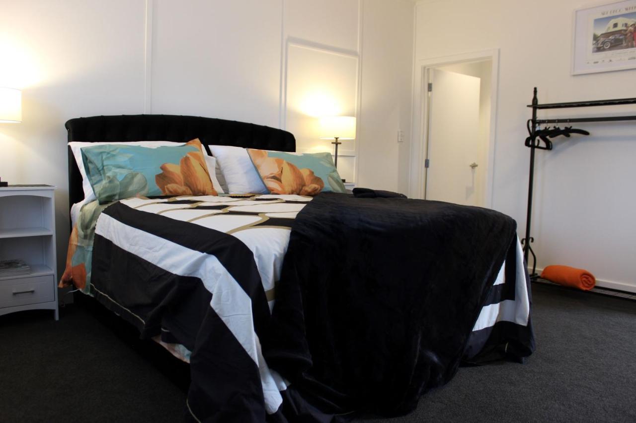 The Pool House Bed & Breakfast - Near Marine Parade Napier Exterior photo