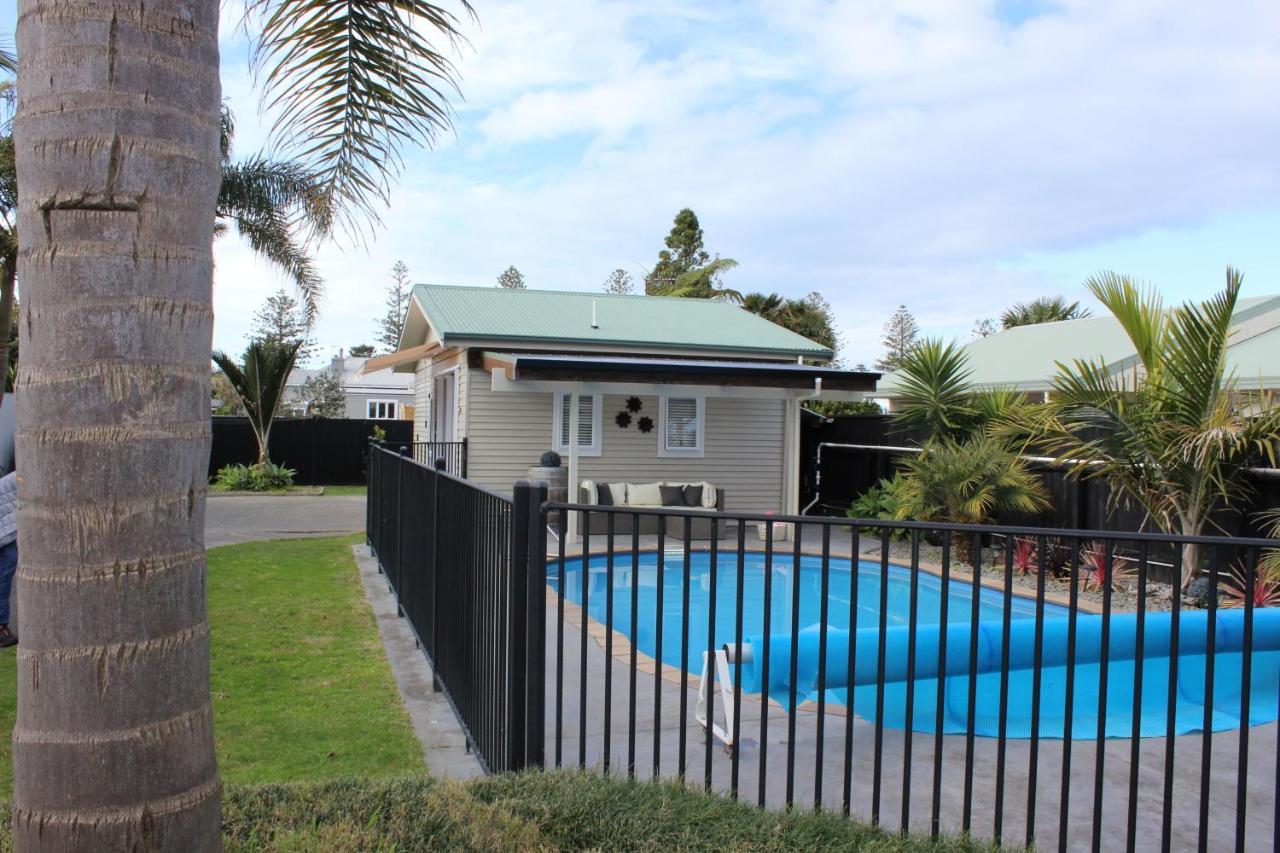 The Pool House Bed & Breakfast - Near Marine Parade Napier Exterior photo