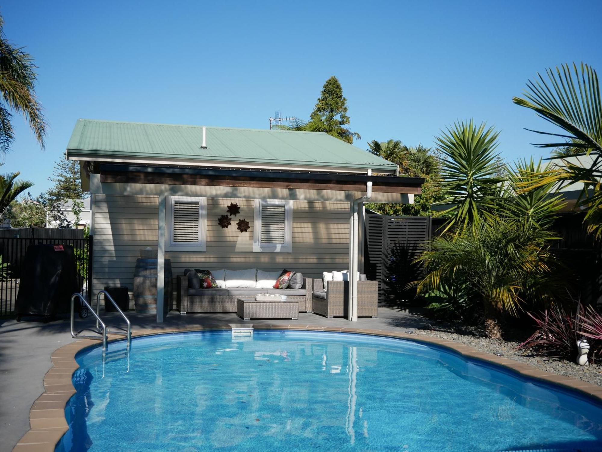 The Pool House Bed & Breakfast - Near Marine Parade Napier Exterior photo