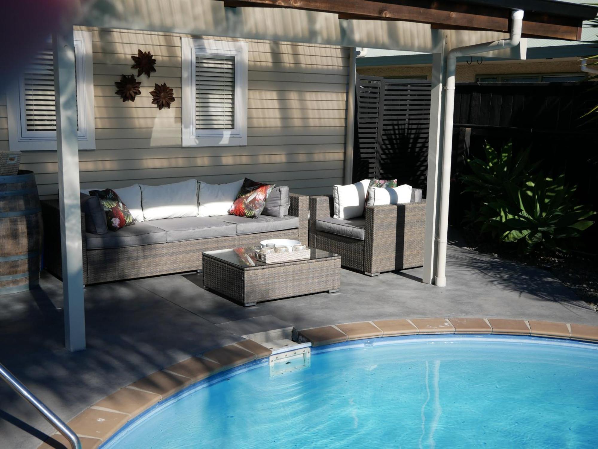 The Pool House Bed & Breakfast - Near Marine Parade Napier Exterior photo